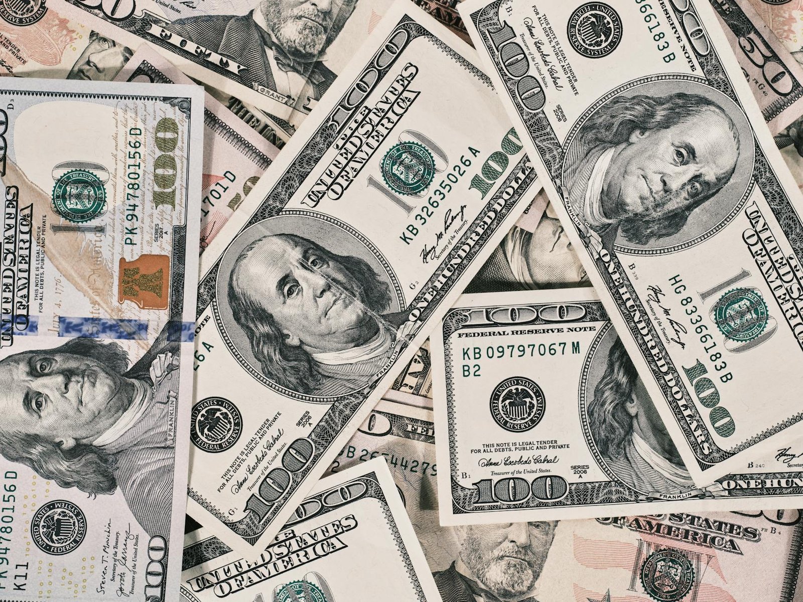 Dollar General vs Dollar Tree 2025: Which Is Actually Cheaper (We Checked 47 Items)