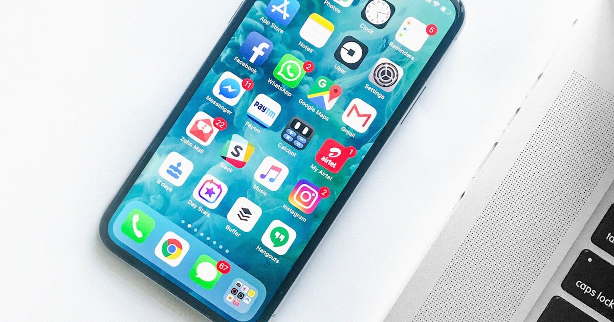 iPhone 16 vs Samsung Galaxy S25 — Which Phone Is Actually Better in 2026? We Tested Both for 30 Days