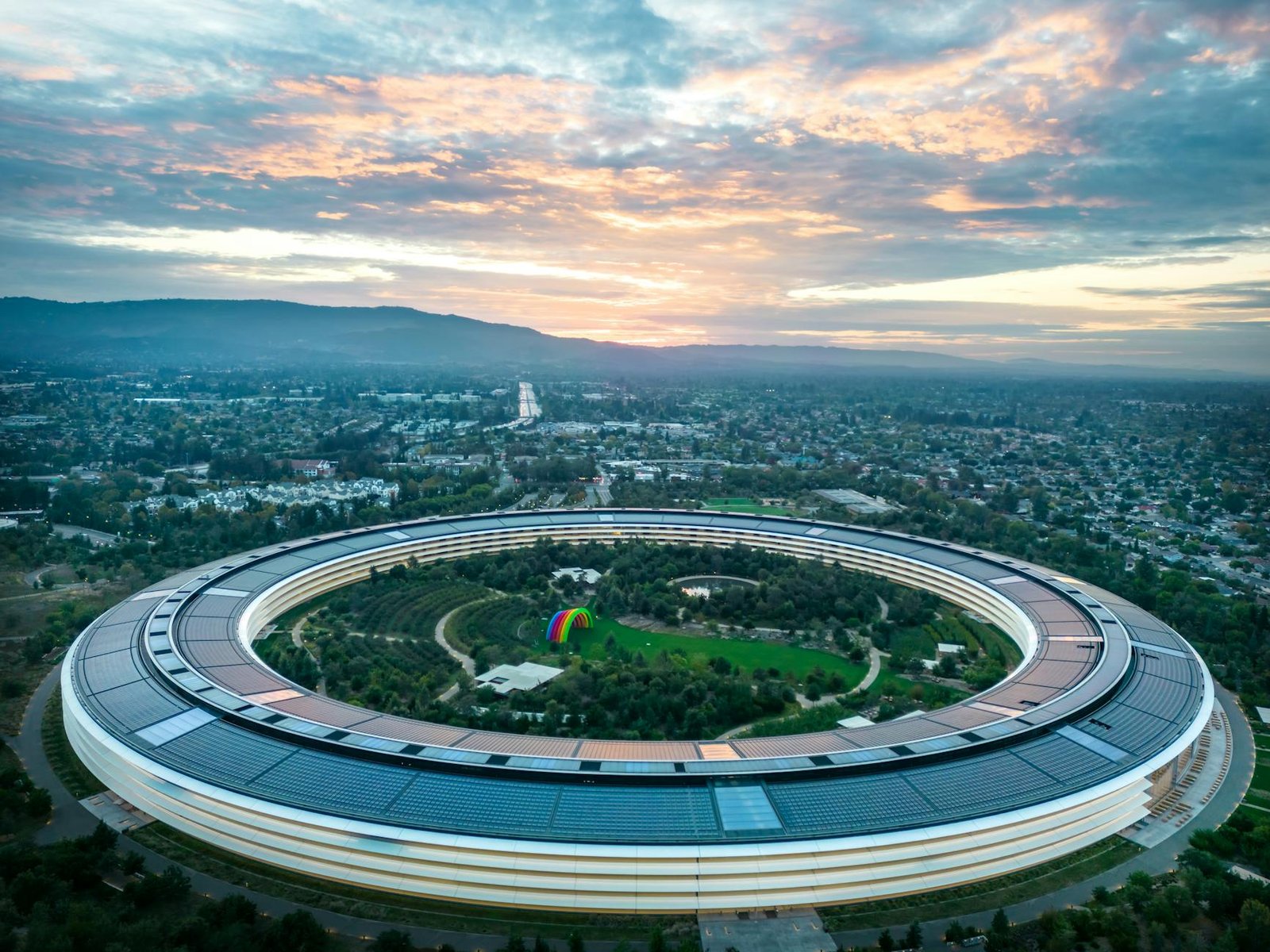 FORECAST: HOW SILICON VALLEY APOS S NEW TECH RIGHT HAS PROFITED BY ALIGNING