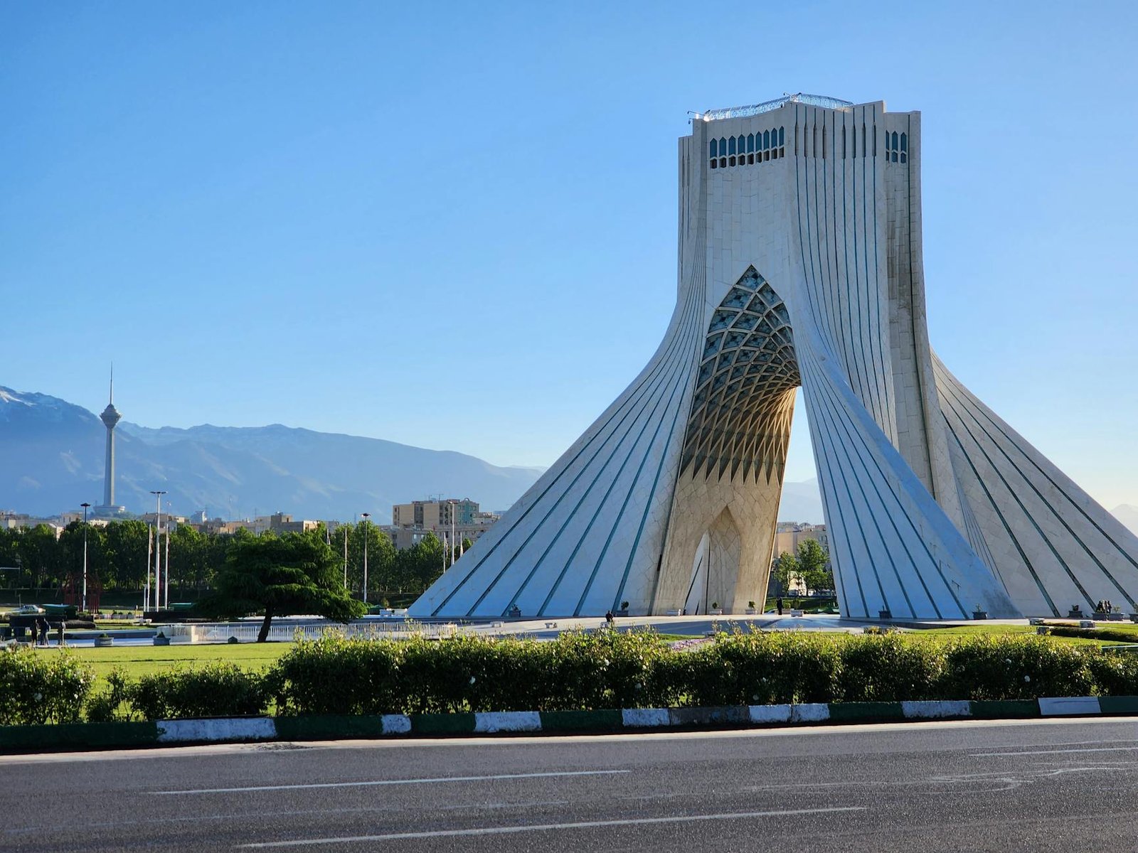EXCLUSIVE: IRAN APOS S REVOLUTIONARY GUARD SAYS SHIPS CAN NOW PASS THE STRAI